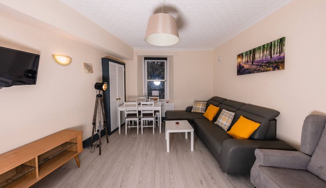 Warm & welcoming City Centre apartment near to Meadows