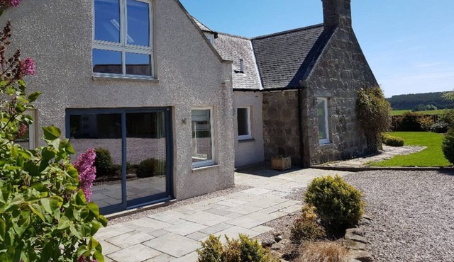 Warm & welcoming countryside living.