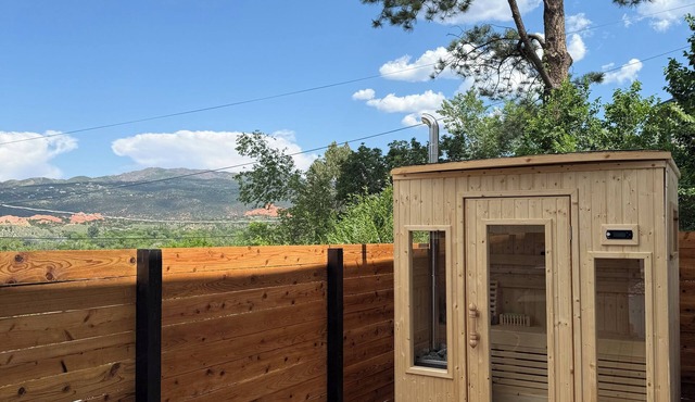 Warm Winter Gateway Private Sauna w Epic View