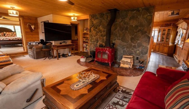 Warm Woodland Getaway with Land