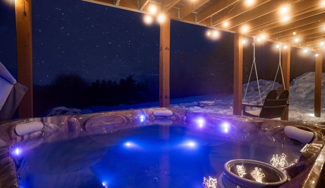 Warming Fireplace, Gorgeous Views, HotTub, slps 12