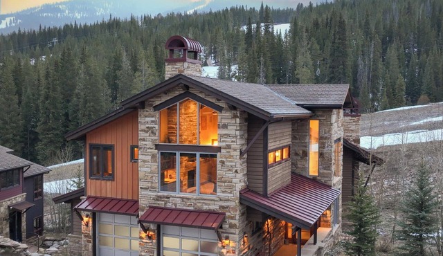 Warming Hut: True Ski-in/Out, Hot Tub, Video Wall, Pool Table, Shuttle