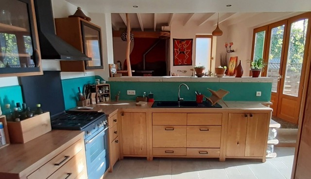 Warmth from the woods of the Quercy region Naturally cool, eco-friendly home