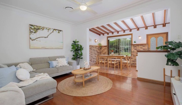 Warners Bay Escape Family Pool Stay near Foreshore