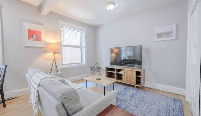 Warr18-1/1 · Simple 1BR steps to Boston Common and South End!