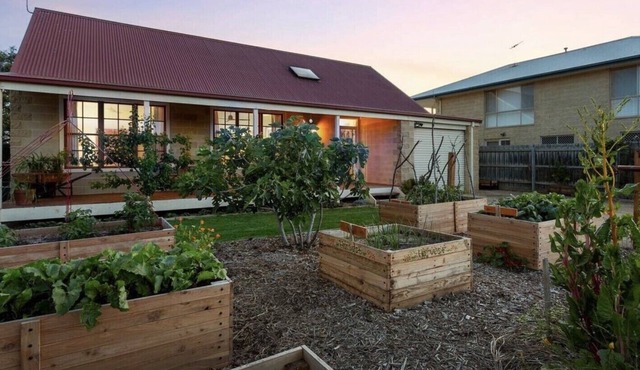 Warrangine Bay view retreat is a real jewel of the Mornington Peninsula.