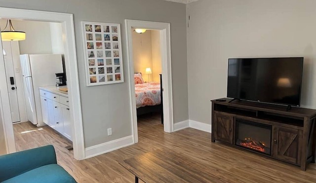 Warren, 1 Bedroom Unit near Xavier, Downtown