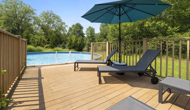 Warren Dunes- Pool, Hot Tub, PET FRIENDLY, firepit, Pergola, Near Beach