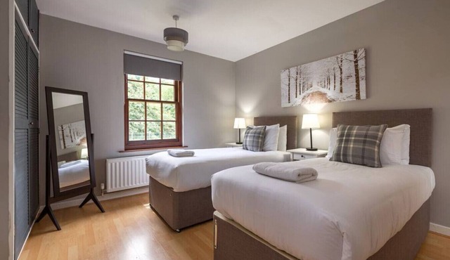 Warren House Aylsham Sleeps 20. 2 hot tubs