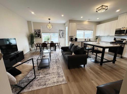 Warrenville Retreat 4BR 3 Bath Townhouse - WV2