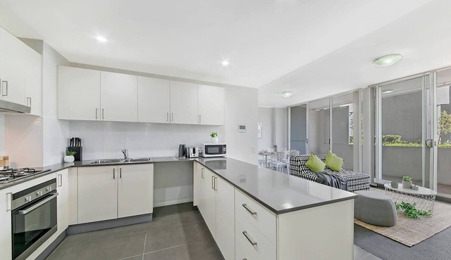 Warrick Fram | 2 Beds APT | FREE Parking | Walk to Westfield | Close to Hospital