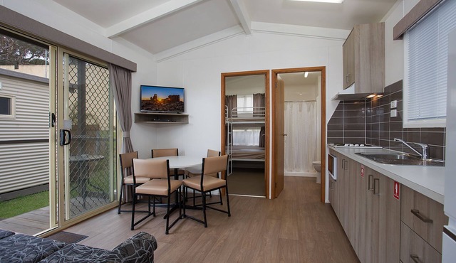 Warrnambool Motel and Holiday Park