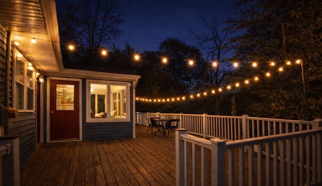 Warsaw Street Retreat - 8BR Nauvoo - Sleeps 24 - Ideal for Large Groups