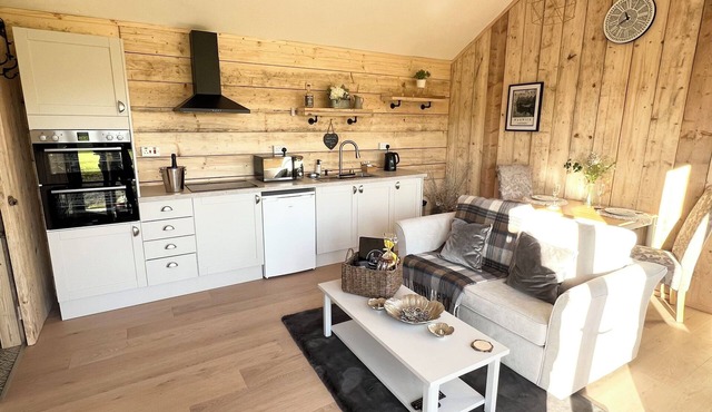 Warwick Lodge - Luxury 1 Bed Cabin with Private Hot Tub