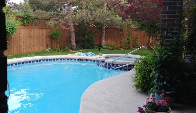 WARWICK POOL AND SPA HEATED POOL OPEN ALL YEAR LONG