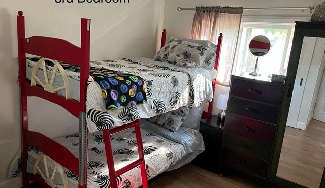 Wasaga Beach Great Family Cottage-minimum stay 28 days