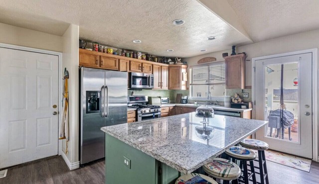 Wasatch Retreat | Patio | Dedicated Workspace