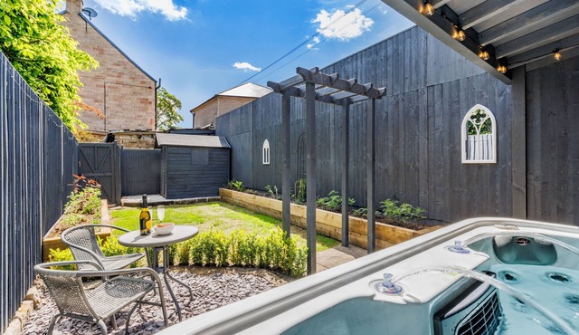 Wash House Cottage - One Bedroom House, Sleeps 2