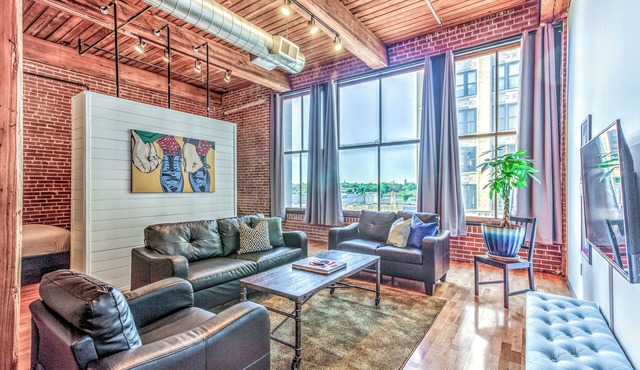 Washington Ave Loft + Sleeps 8 + 24/7 Security