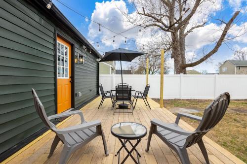 Washington Park 2 BR Casita w/Private Backyard!