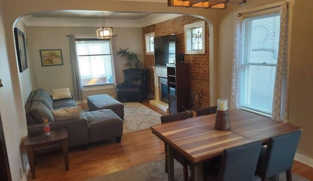 Washington Park Bungalow with hot tub!