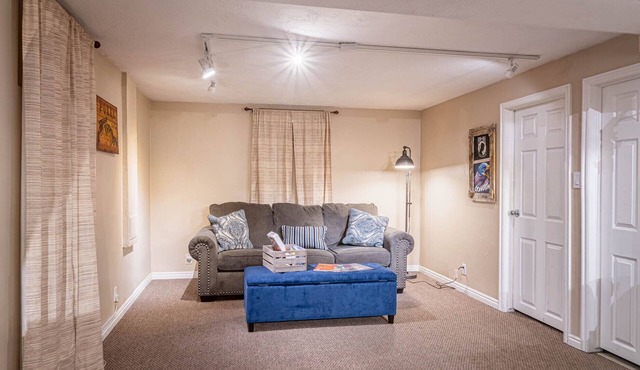 Washington Terrace Hideout - Sleeps up to 4