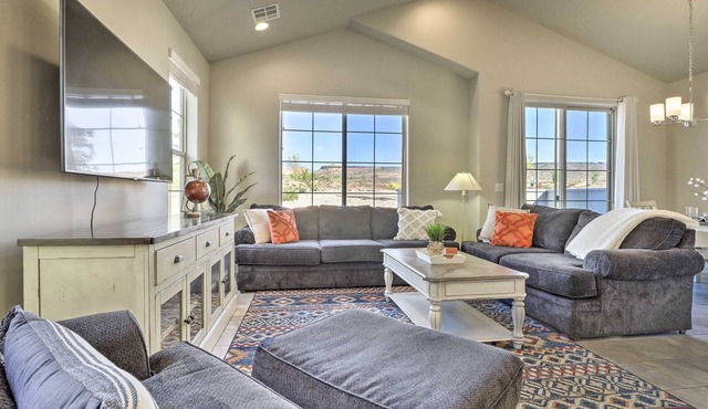 Washington Townhome w/Patio + Resort Perks!