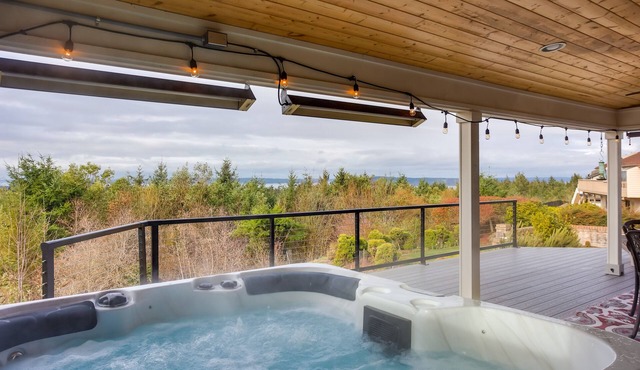 Washington Vacation Rental w/Hot Tub Near Tacoma