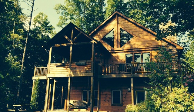 Watauga Lake Home! Hot tub, kayaks, Slip access & Mountain View!
