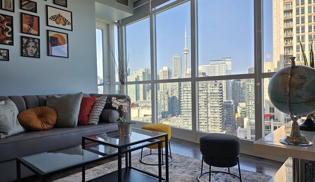 Watch planes takeoff from your balcony! 2+1 BD 2 BA w/pool, hot tub & parking