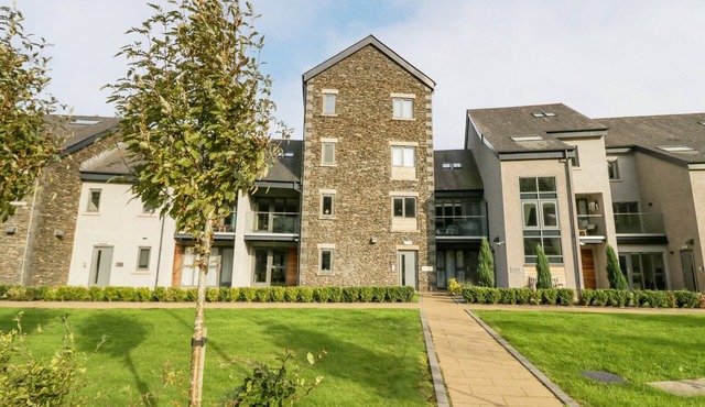 WATCH TREE APARTMENT, romantic, country holiday cottage in Backbarrow