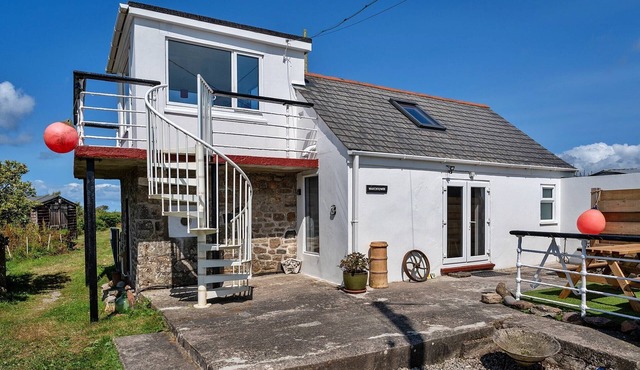 Watchtower in Cornwall with Sea Views