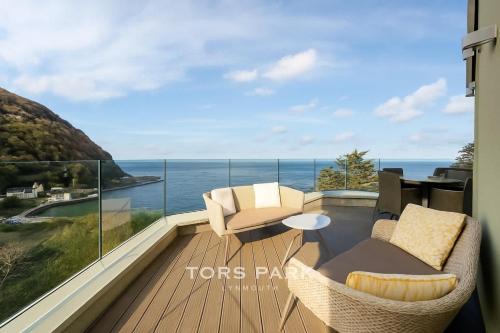 Watchtower Reach, Sea Views, Spacious Terrace, Sleeps 6, Parking