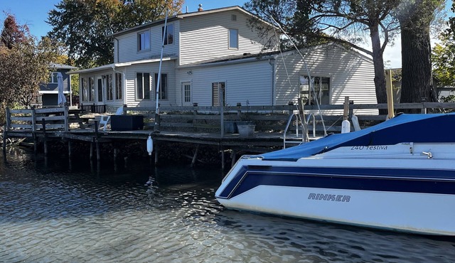 Waterfront 4 bedroom two full bath with arcade, kayaks and dock.