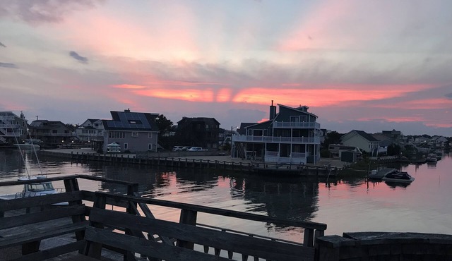 Watersports paradise, 65ft floating dock, bay in front, lagoon in back yard