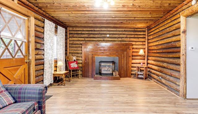 Watefront Getaway w/Mtn Views & Dock in Clearlake