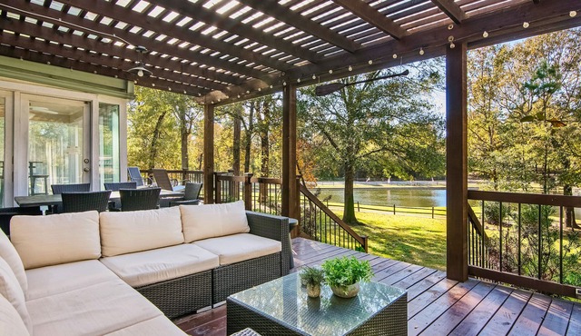 WATER AND GOLF COURSE VIEWS! HOT TUB! GAME ROOM! OUTDOOR DINING!