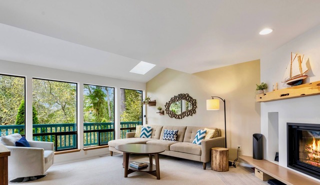 Water and Mountain View, Quiet Downtown Edmonds Home with Woods and a Creek