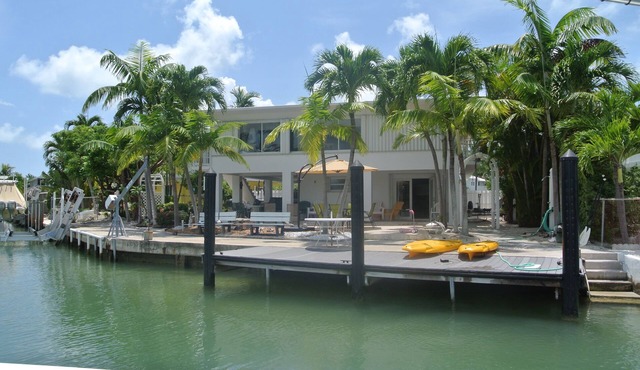 Water Front 3/3 Family and Boat Friendly Home, Great Views