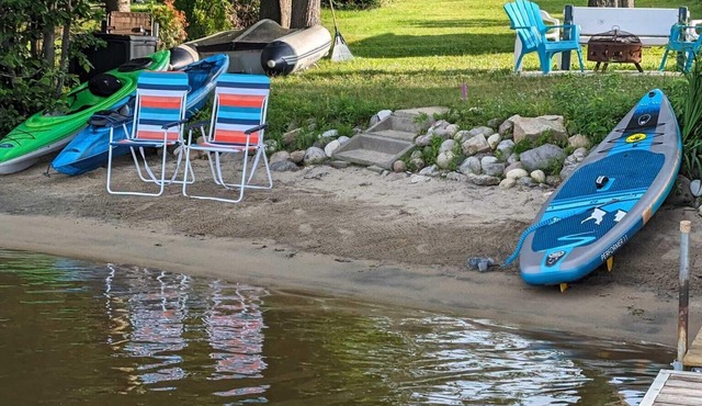 WATER FRONT 3 BDR house, Beach Boat Dock Kayak SALE! 40% August3-17th Only Left