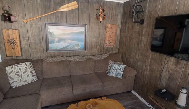 WATER FRONT & BACK 4 SEASON GETAWAY AT THE BAY.nRelax with family & friends.