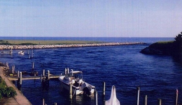 Water Front Beach Cottage In Charlestown W/Access to Private Beach