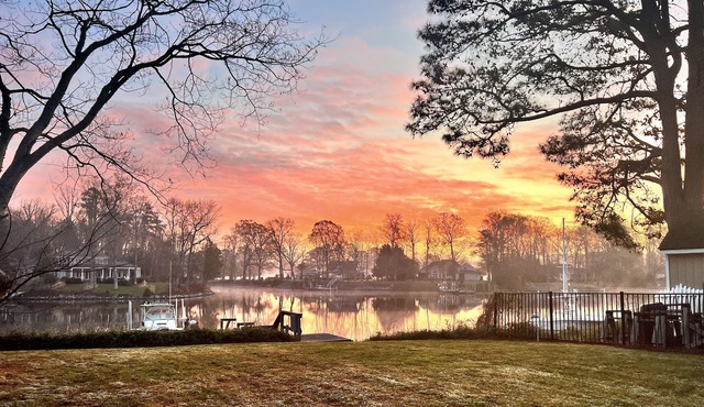 Water front Bungalow w/private dock