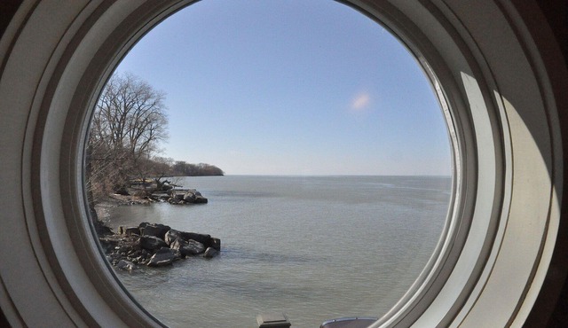 Water front, Private, Luxury, Romantic Sunsets, Pool, Close To Centre And Shaw.