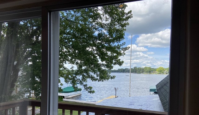 Water front Cabin with dock great fishing Lake Ponemah & Shiawassee river