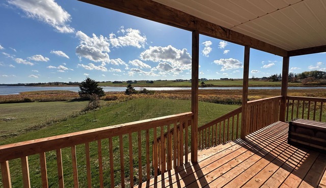 Water Front Cottage- 10 Min Walk To Barachois Beach, Minutes to North Rustico