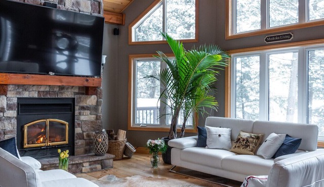 Water Front Cottage on Lake Mirage, Private Dock, Sandy Beach and Hot Tub!