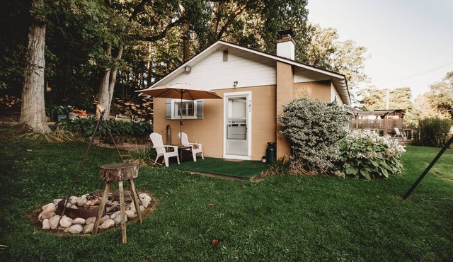 Water front cottage on beautiful Upper Long Lake