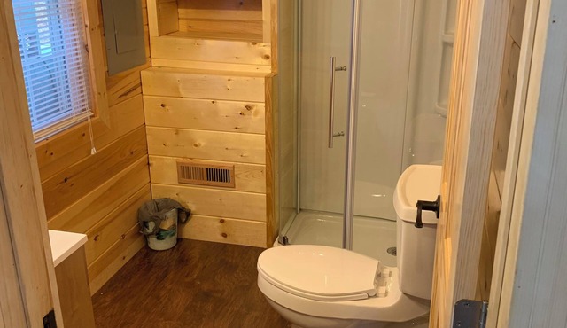 Water front Cozy studio with WiFi and AC in charming Draper