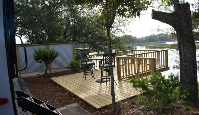 Water Front * Deep Water Dock * Fishing * Spectacular Views * RV Experience